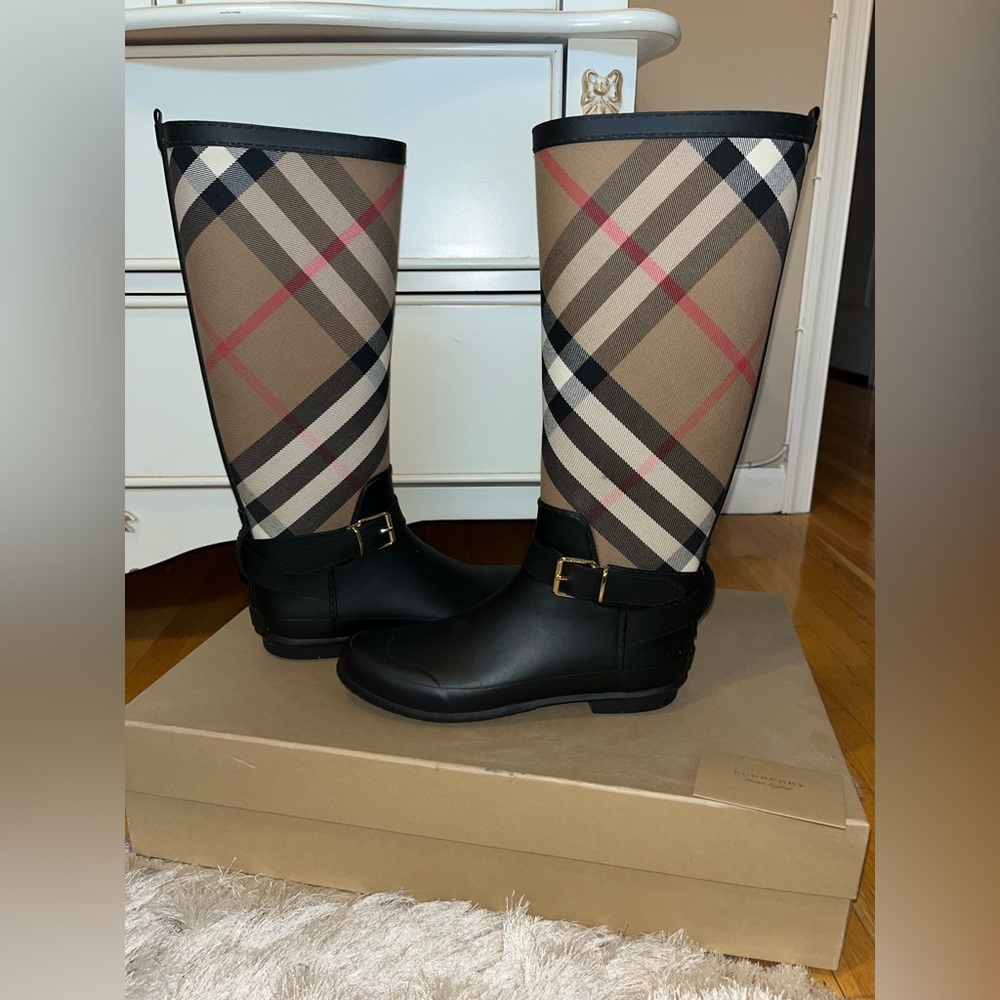 Burberry Belt Detail Check and Rubber Rain Boots